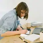American blogger working from home on laptop to build a passive income blog