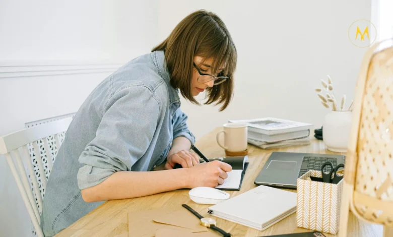 American blogger working from home on laptop to build a passive income blog