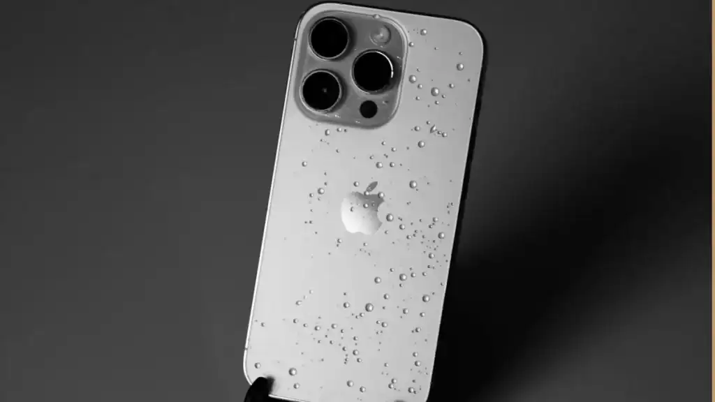 iOS 26 Liquid Glass design